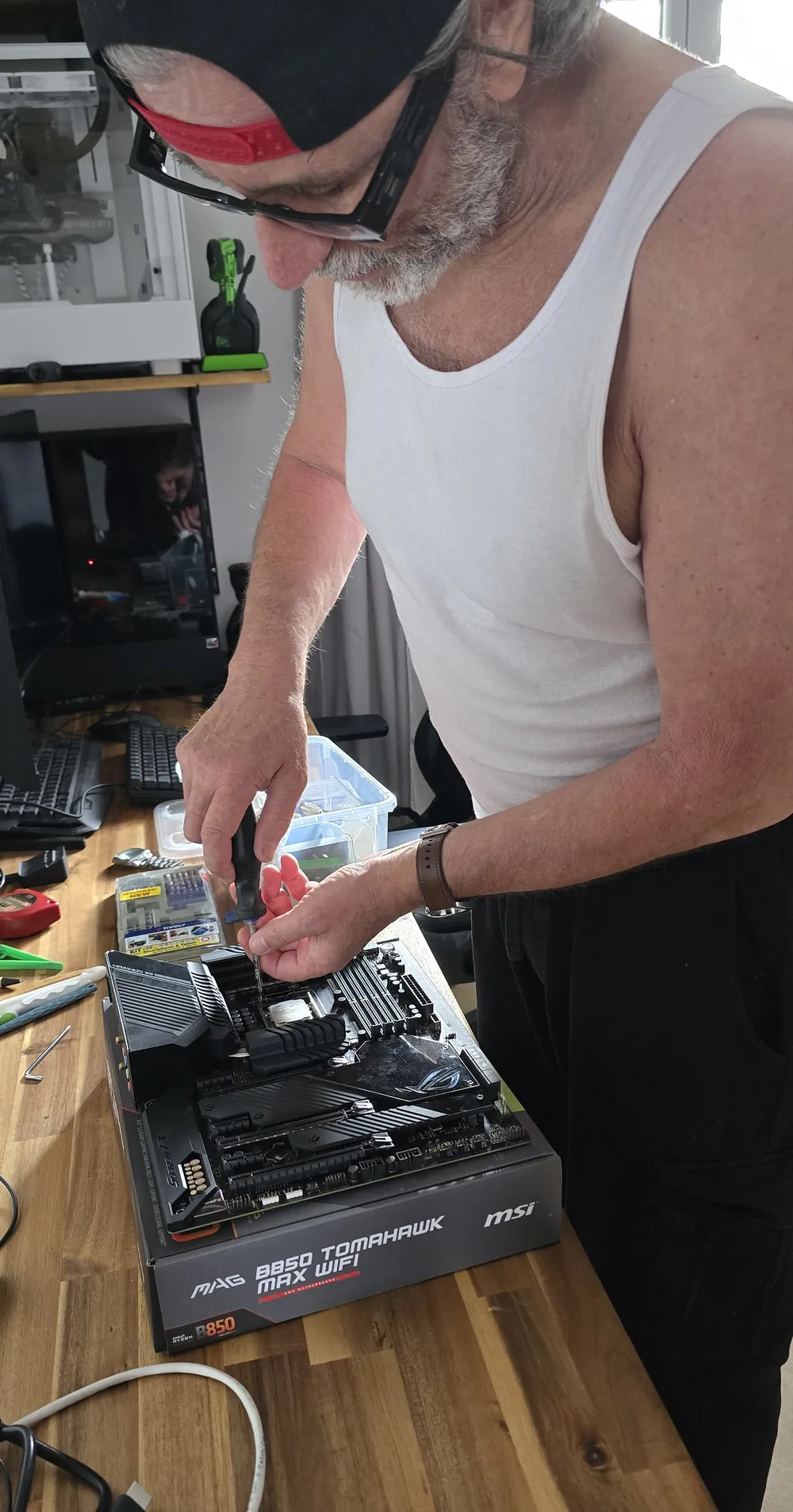 Reconditionnement d'un ordinateur dans l'atelier Ressources